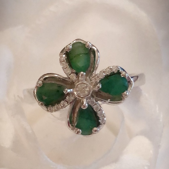 Natural Emerald Four Leaf Clover Ring - Picture 2 of 5